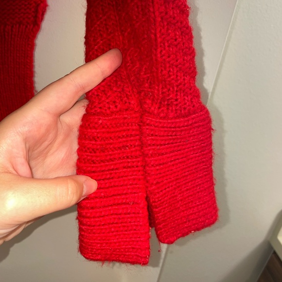 Red sweater Size Small - Picture 3 of 5